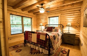 3 bedrooms, WiFi, bed sheets - Secluded, pet-friendly, new log cabin. (Morgantown)