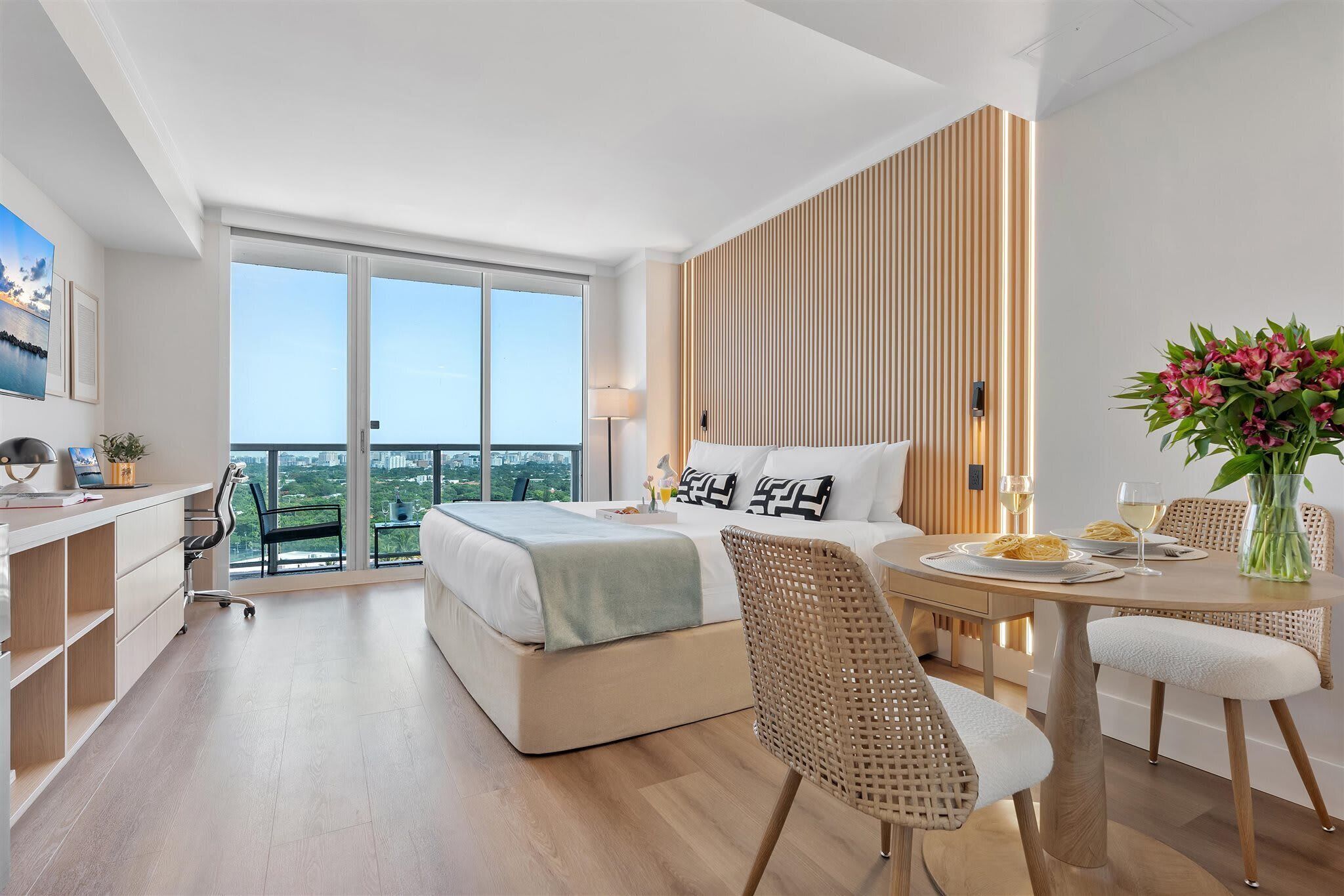 City Room, City View | Premium bedding, in-room safe, desk, laptop workspace