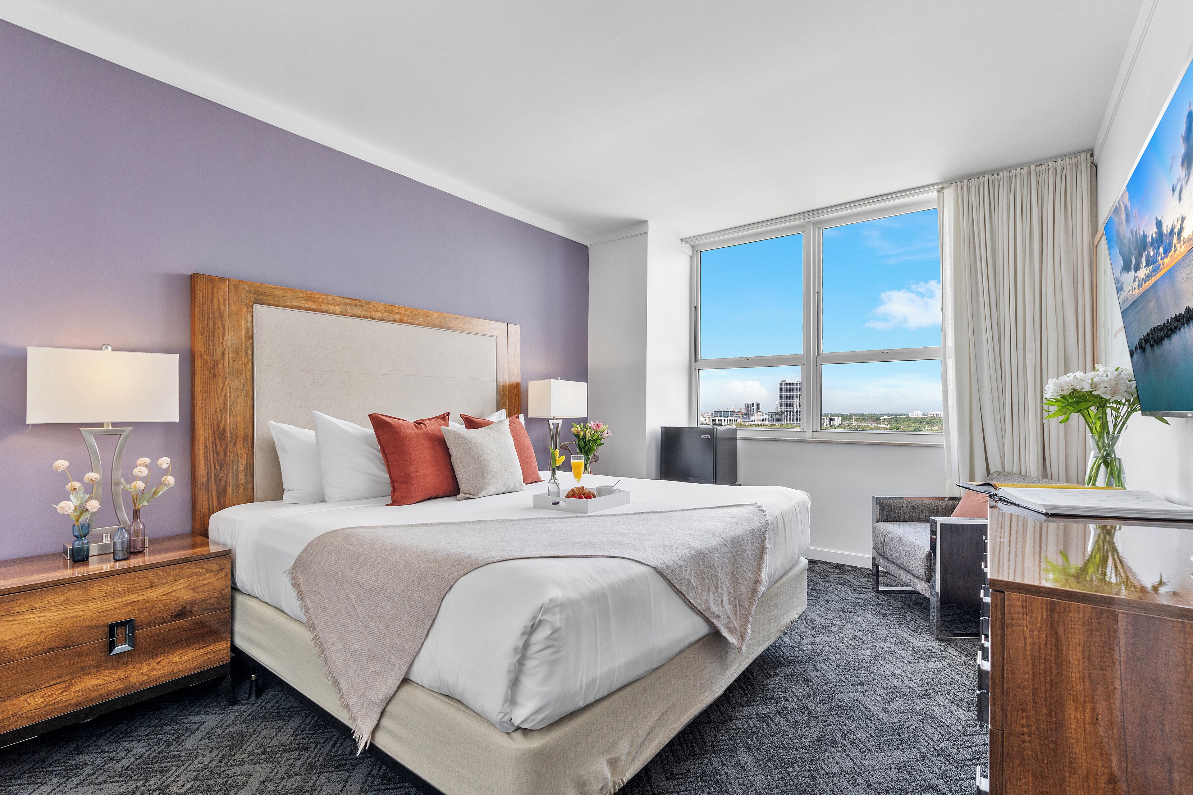 Premium bedding, in-room safe, desk, laptop workspace