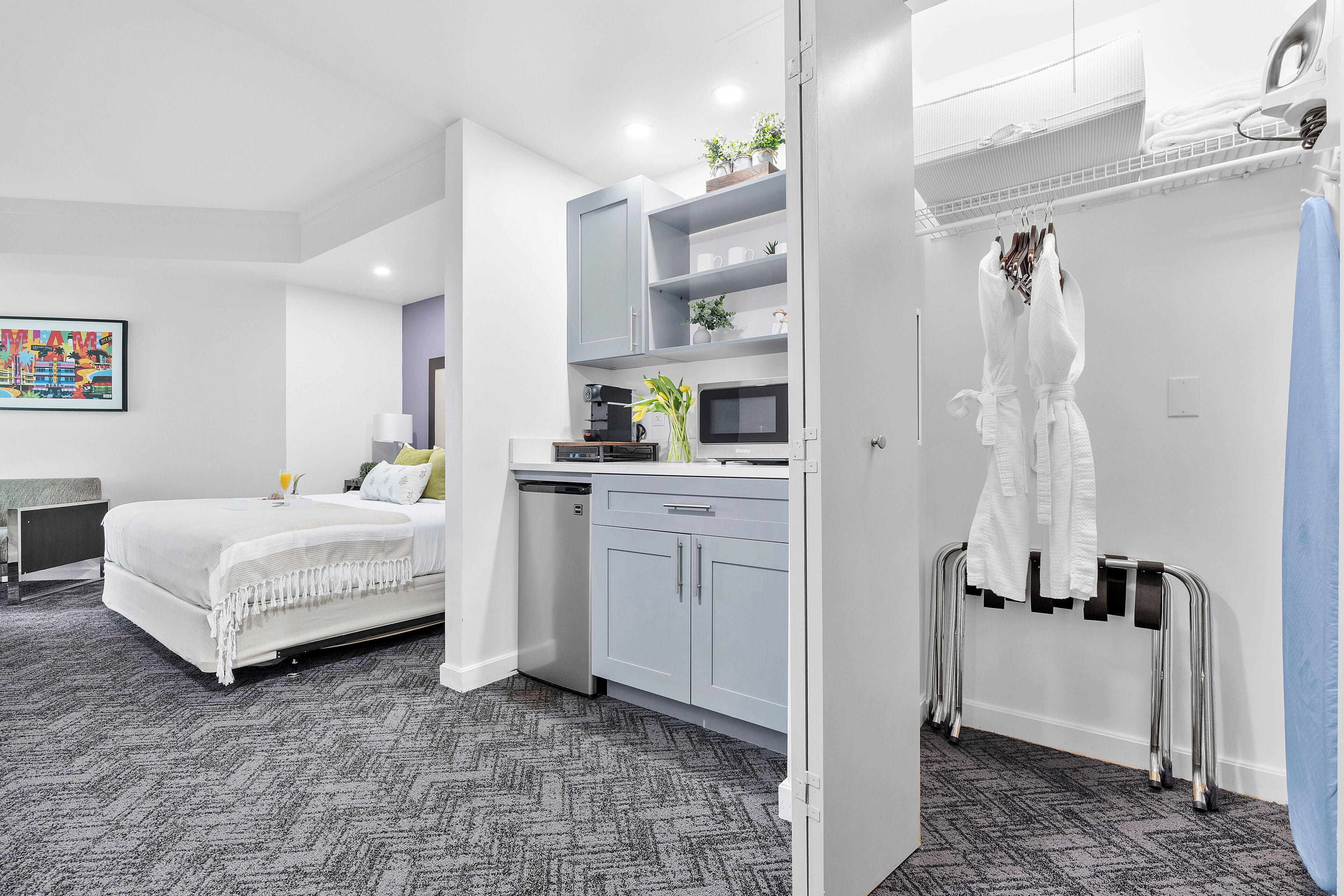 Premium bedding, in-room safe, desk, laptop workspace