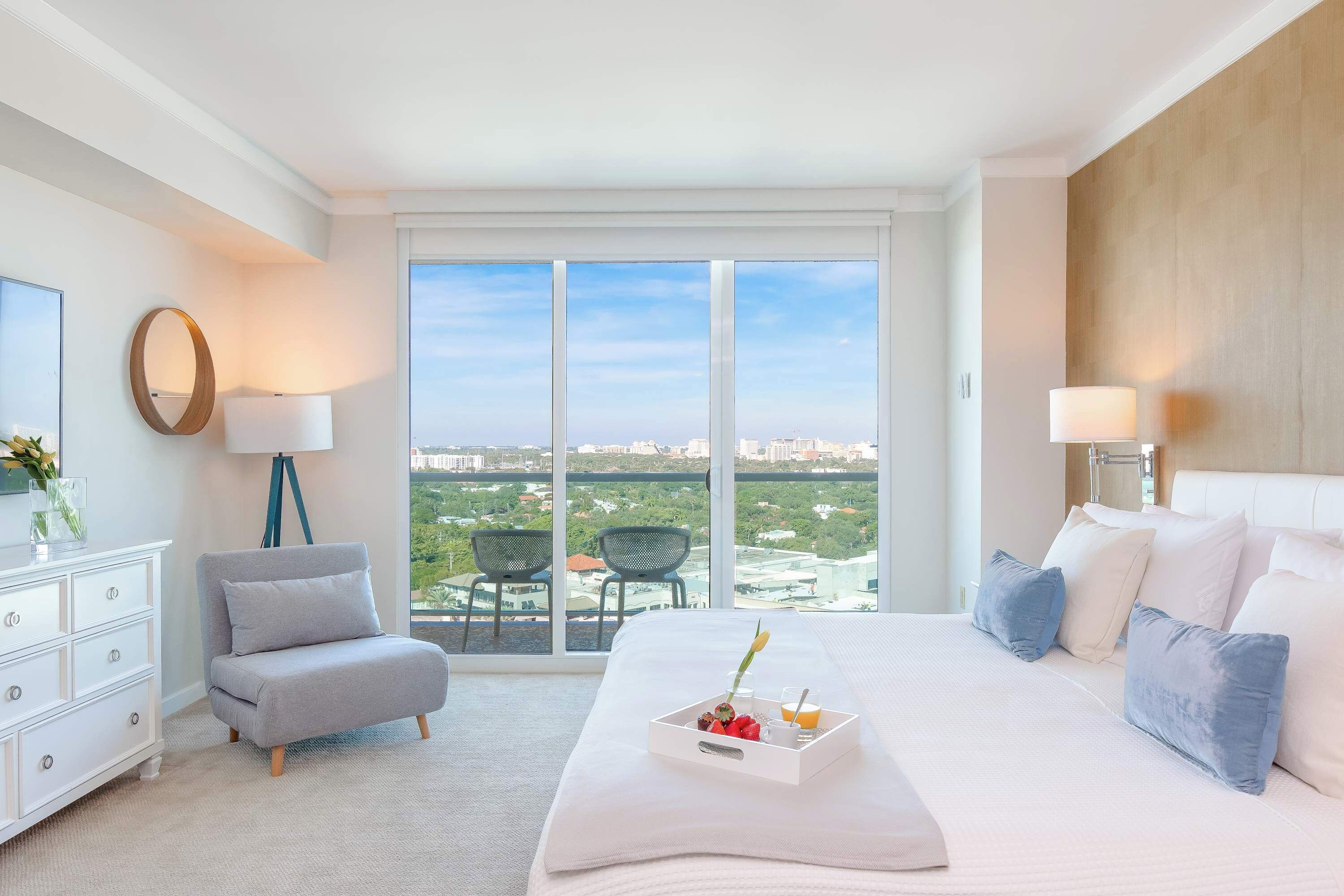 Premium bedding, in-room safe, desk, laptop workspace