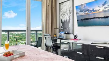 Deluxe Studio, Partial Ocean View1911.02 | 1 bedroom, premium bedding, in-room safe, desk