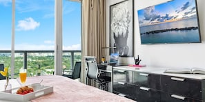 Deluxe Studio, Partial Ocean View1911.02 | 1 bedroom, premium bedding, in-room safe, desk