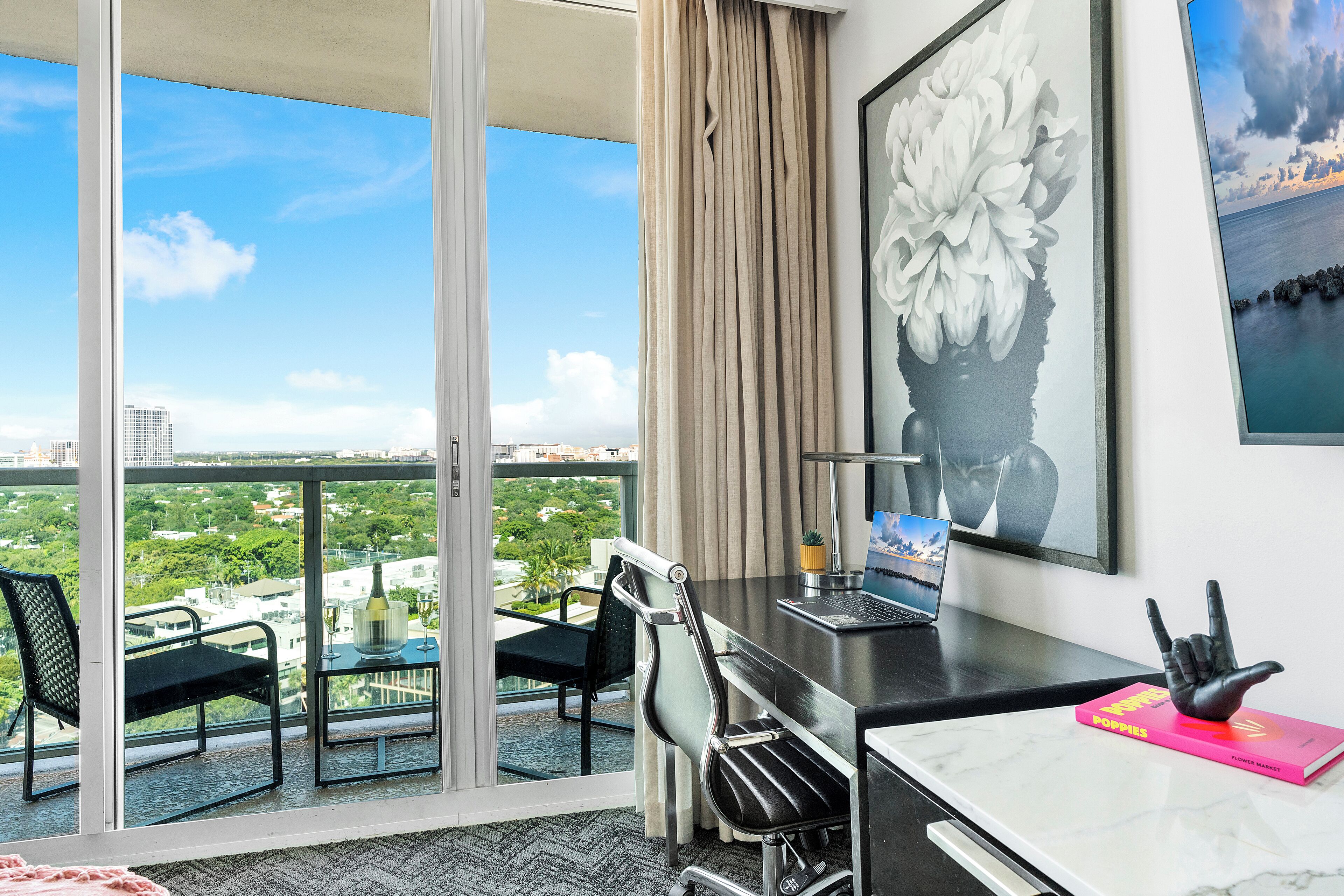 Deluxe Studio, Partial Ocean View1911.02 | Premium bedding, in-room safe, desk, laptop workspace