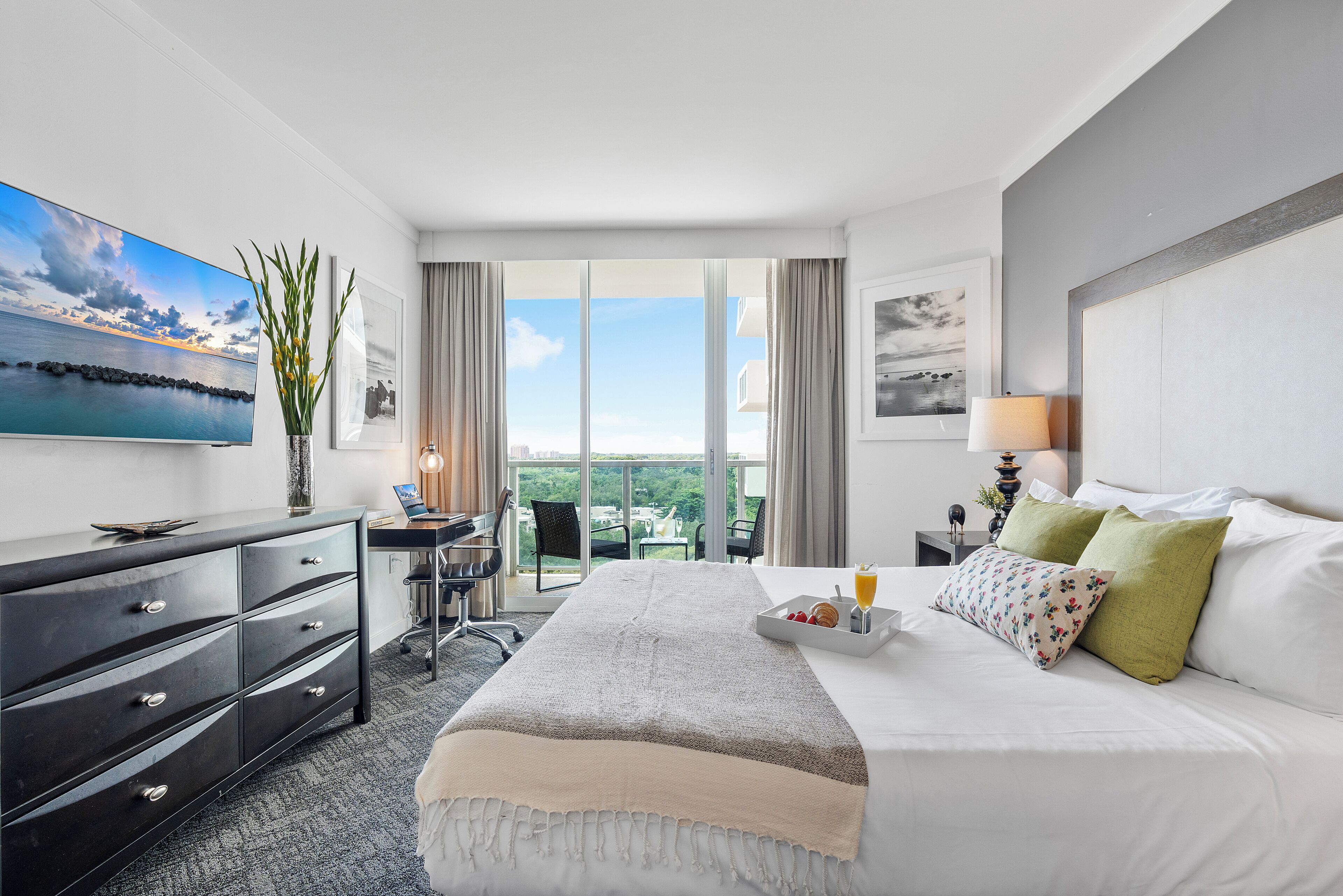 Premium bedding, in-room safe, desk, laptop workspace