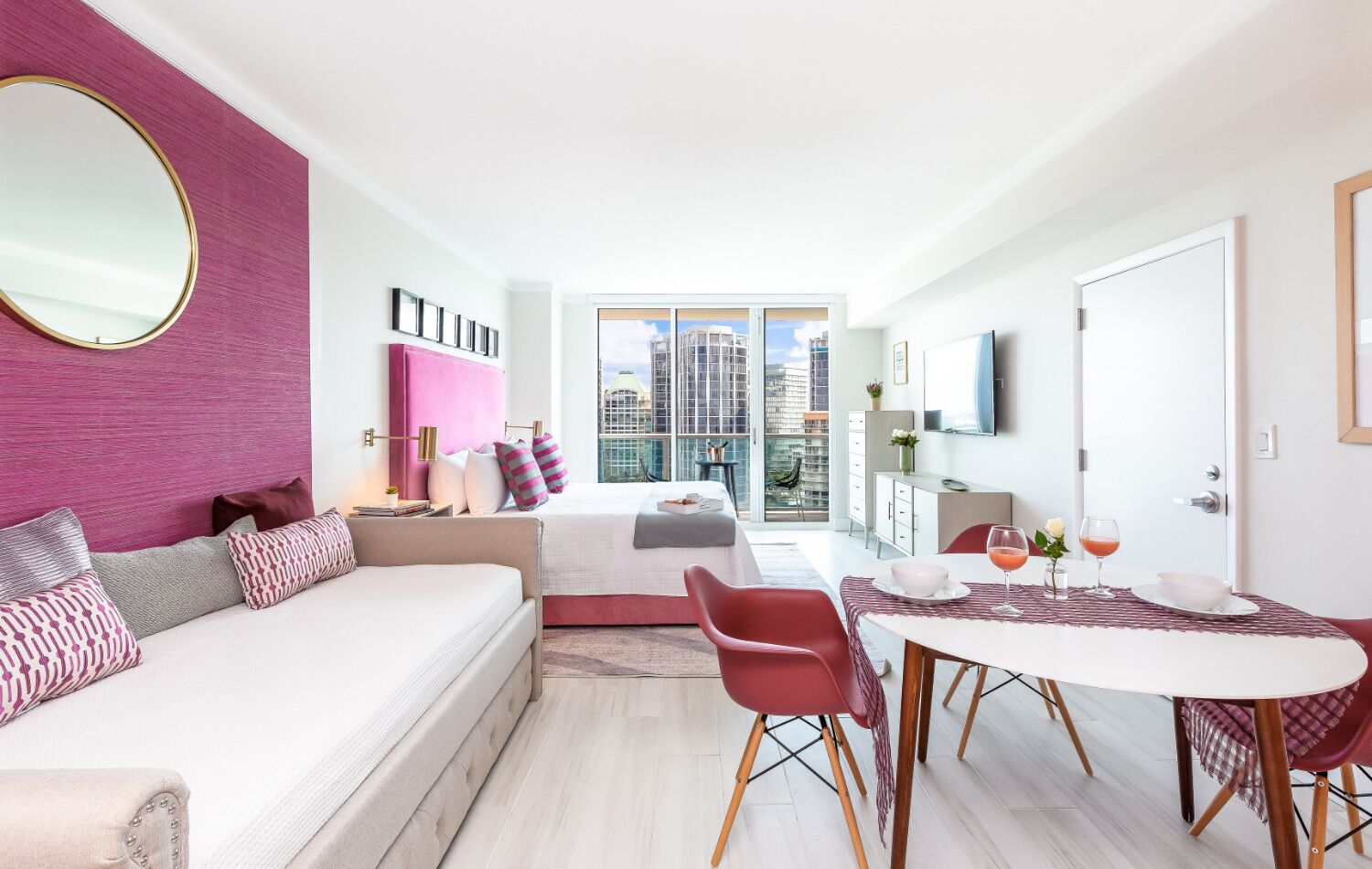 Premium bedding, in-room safe, desk, laptop workspace