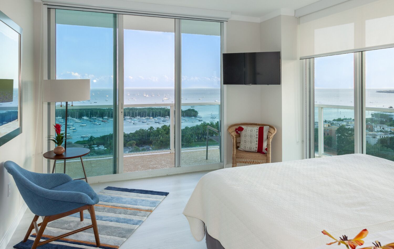 Premium bedding, in-room safe, desk, laptop workspace