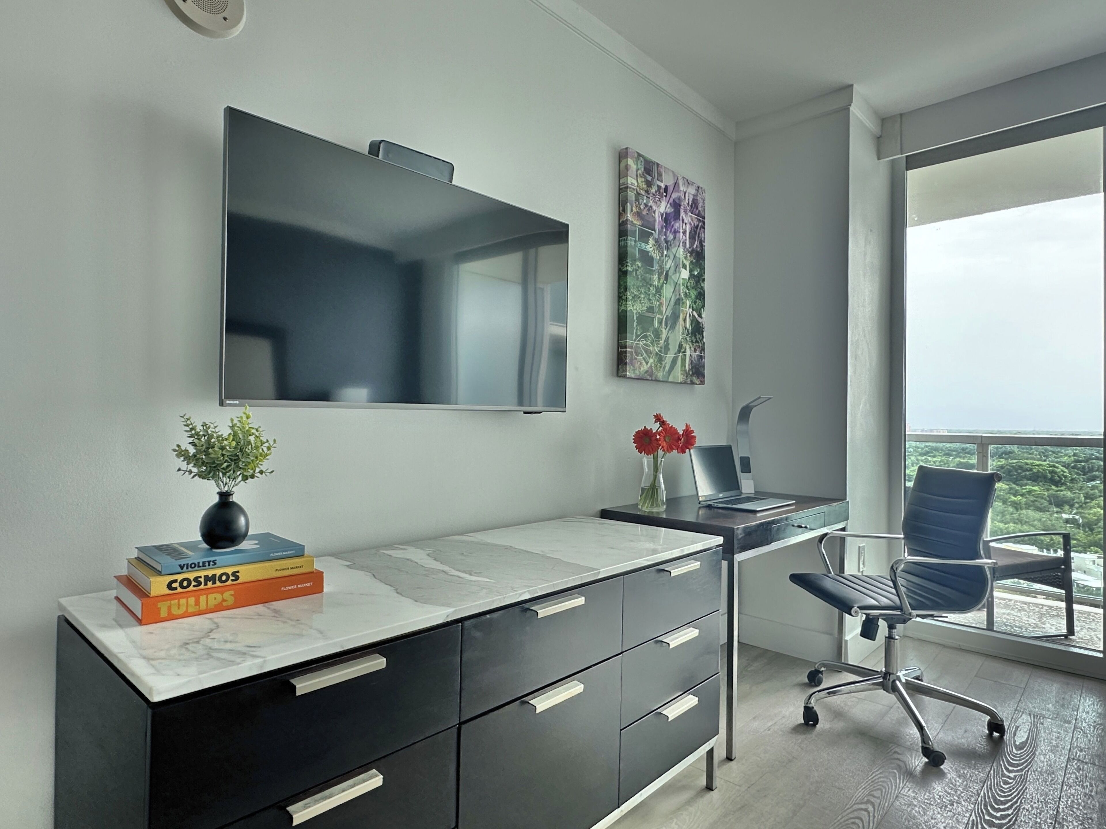 deluxe studio, partial ocean view1704.02 | 1 bedroom, premium bedding, in-room safe, desk