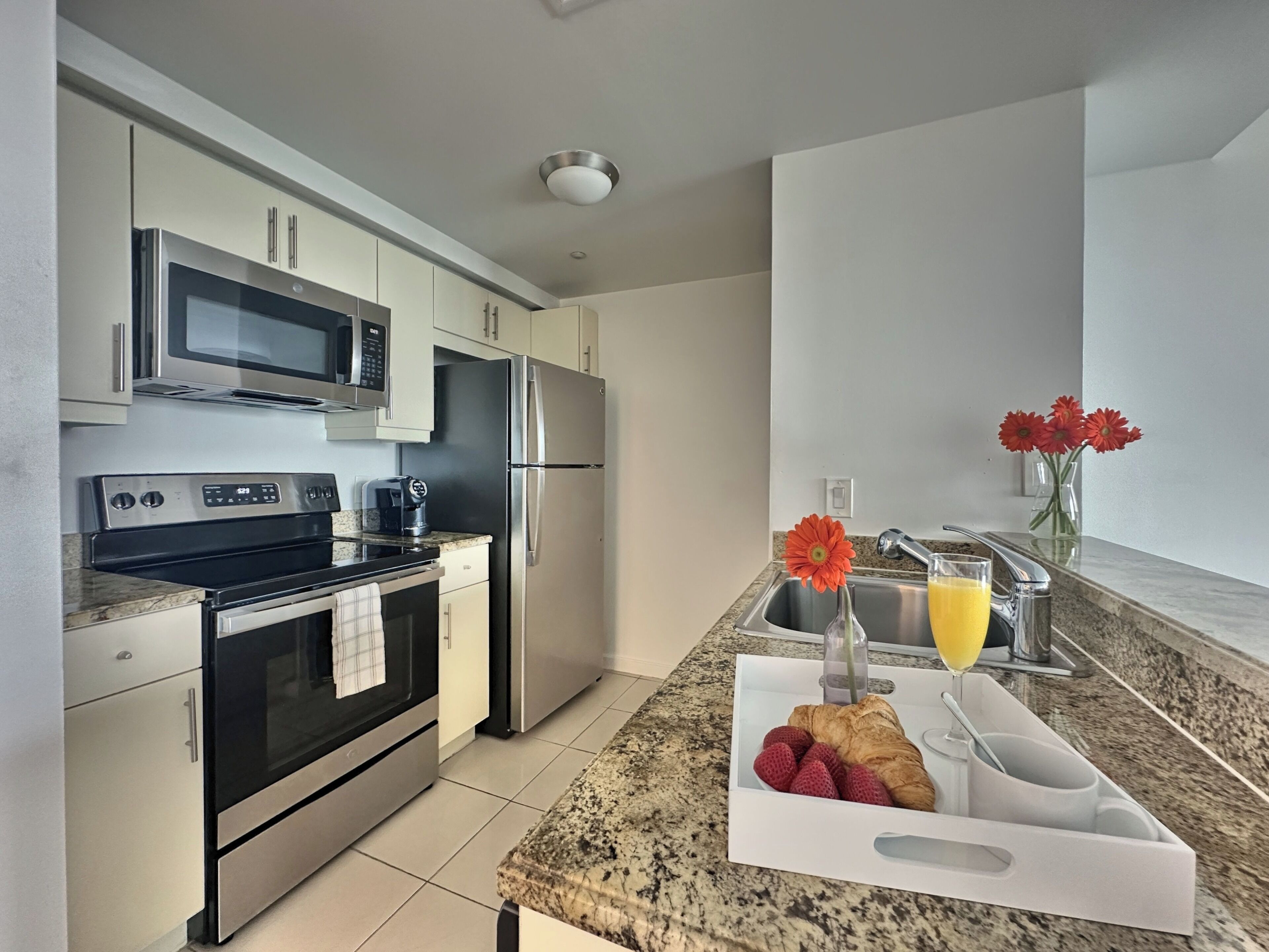 fridge, microwave, coffee/tea maker