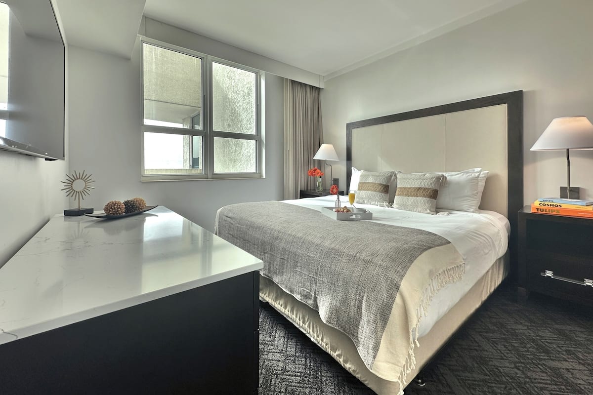 1 bedroom, premium bedding, in-room safe, desk