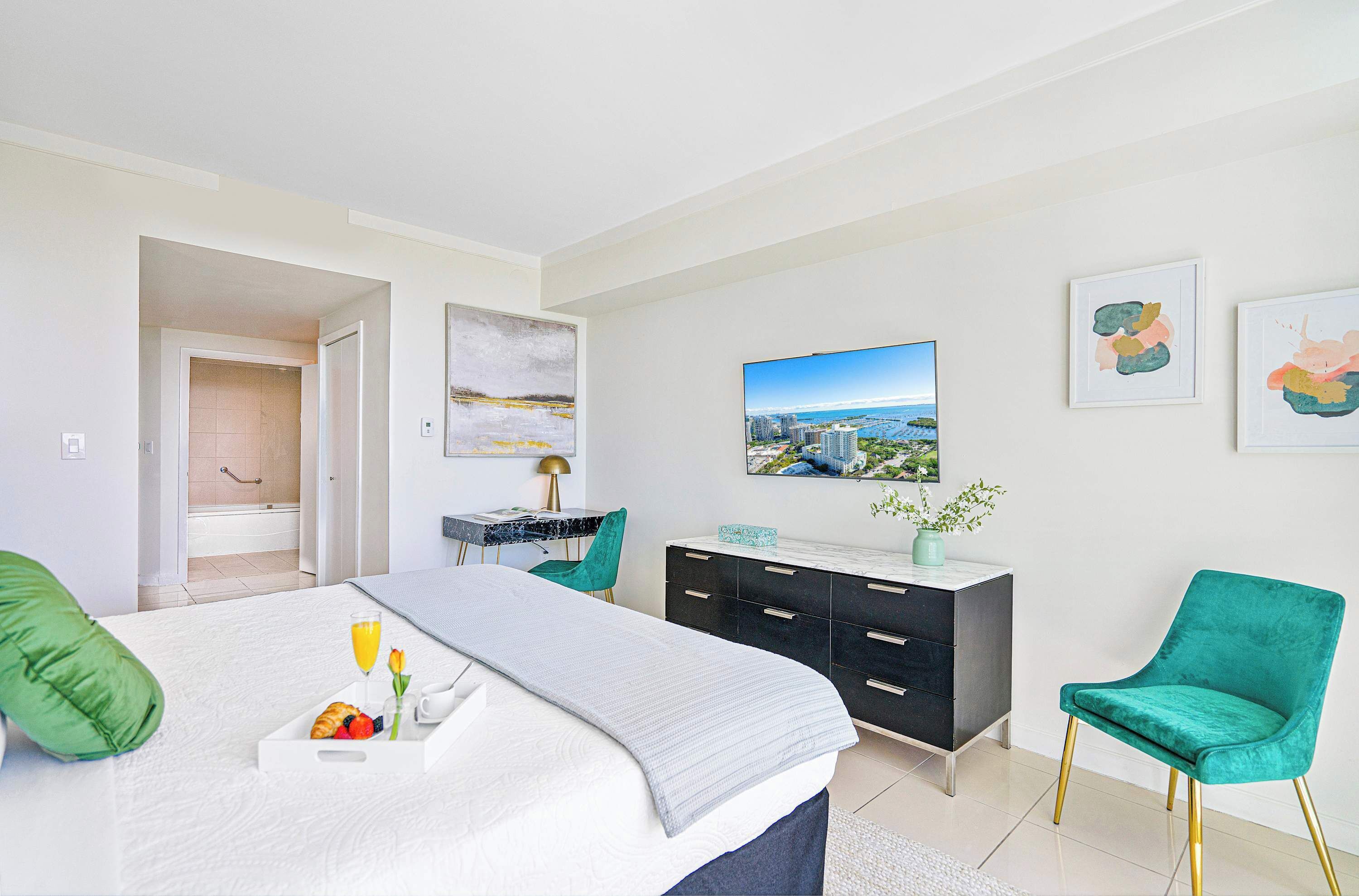 Premium bedding, in-room safe, desk, laptop workspace