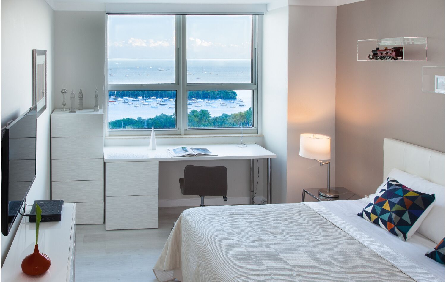 Premium bedding, in-room safe, desk, laptop workspace