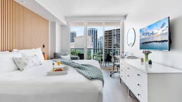 1 bedroom, premium bedding, in-room safe, desk