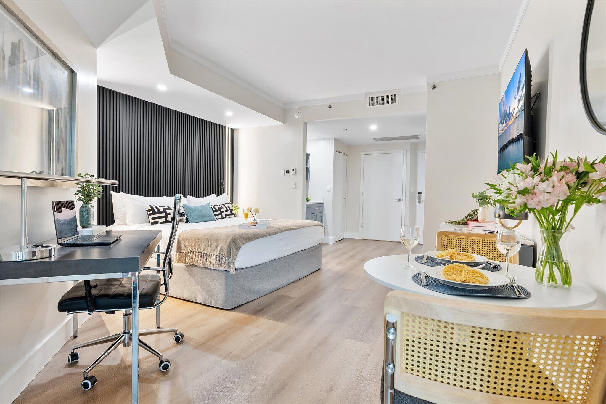 City Room | Living area | 49-inch LED TV with cable channels, TV