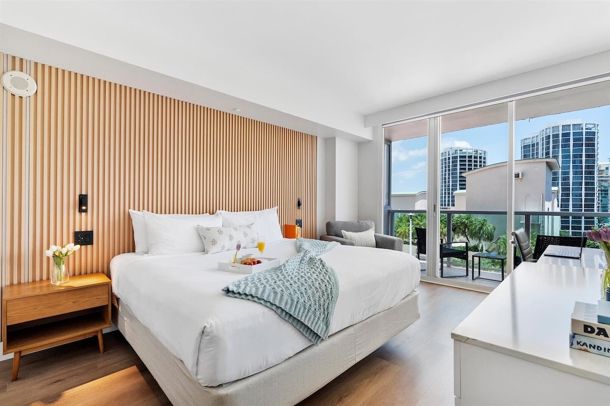 1 bedroom, premium bedding, in-room safe, desk