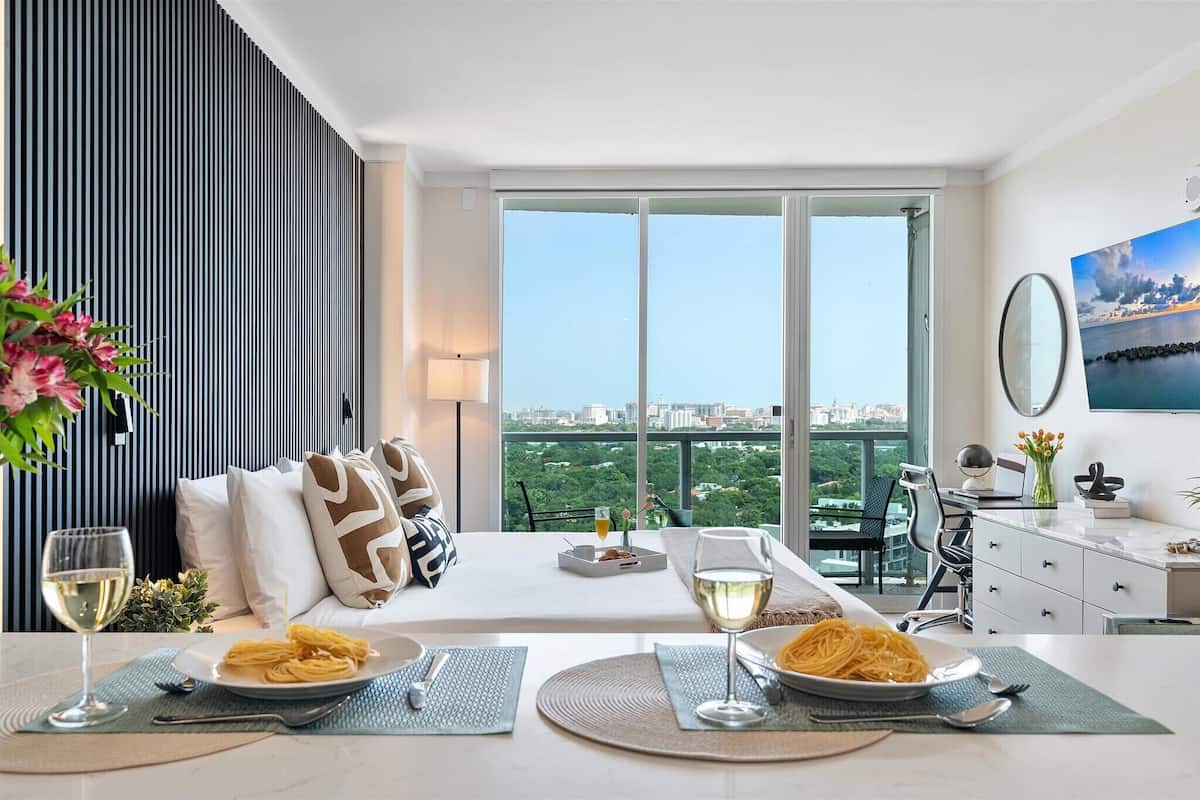 Deluxe Studio, City View | Premium bedding, in-room safe, desk, laptop workspace