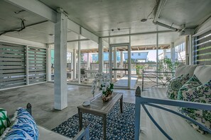 Unclassified image, 2 of 41, button