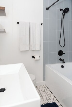 Combined shower/tub, eco-friendly toiletries, hair dryer, towels