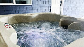 Indoor spa tub