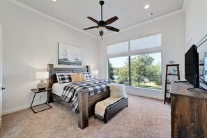 4 bedrooms, desk, iron/ironing board, travel cot