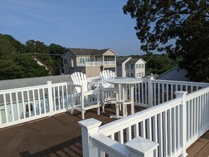 Outdoor dining - Pet Friendly! Water Views from roof deck. Steps to the beach and sunsets. (Villas)