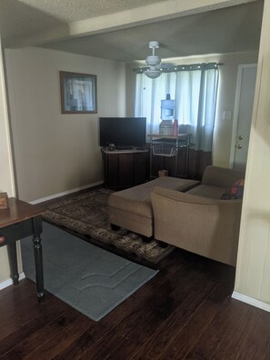 Interior - Escape to a Cute Cottage type 2/1 "BIG" Tiny Home in the heart of Canyon Lake. (Canyon Lake)