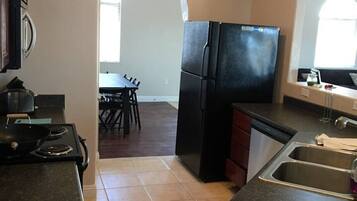 Coffee/tea maker, fridge, microwave, oven