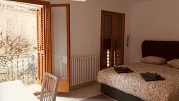 Deluxe Double or Twin Room | Meja