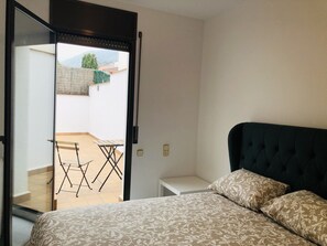 Camera Economy con letto matrimoniale o 2 letti singoli | Una scrivania