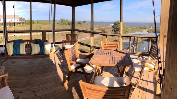 Outdoor dining - New Orleans Coastal Retreat (New Orleans)
