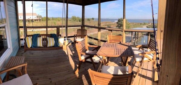 Outdoor dining - New Orleans Coastal Retreat (New Orleans)