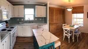 Private kitchen - New Orleans Coastal Retreat (New Orleans)