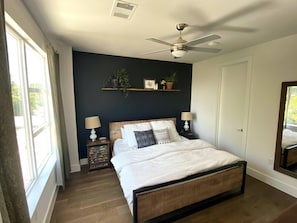 2 habitaciones, tabla de planchar con plancha, wifi y ropa de cama