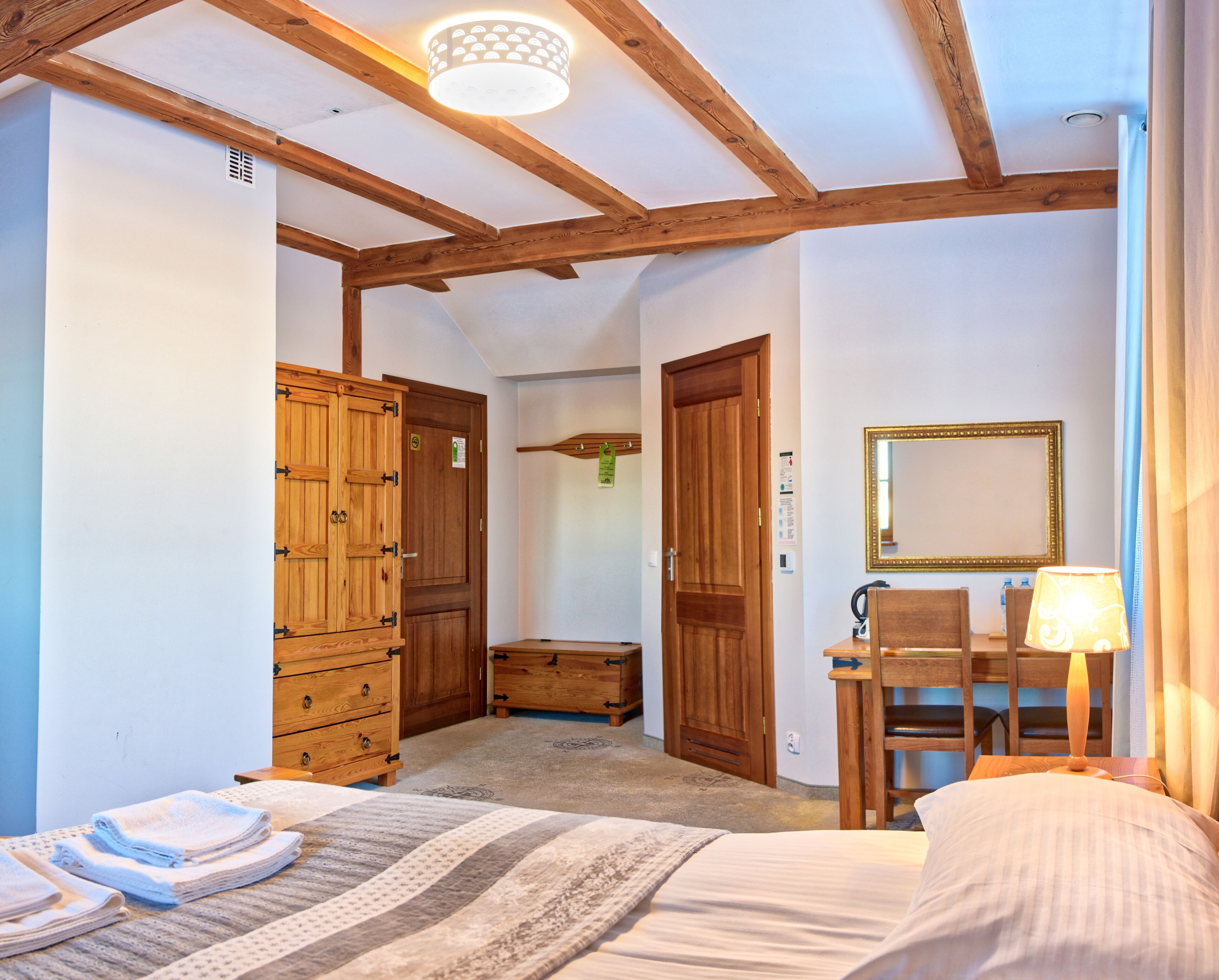 디럭스 더블룸 | 노트북 작업 공간, 암막 커튼, 침대 시트