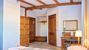 Deluxe Double Room | Laptop workspace, blackout curtains, bed sheets