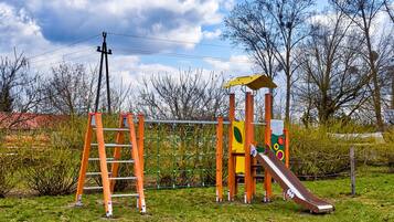 พื้นที่เล่นสำหรับเด็ก - กลางแจ้ง