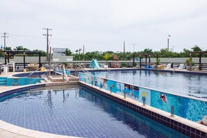 3 outdoor pools