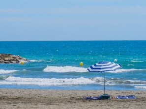 Beach nearby - Cubo's Beachside Calasa Apartment & Terrace / beach / air conditioning / free Wi-Fi (Cala del Moral)