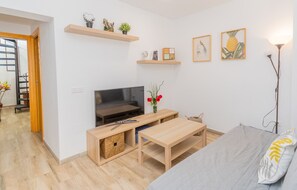 Interior - Cubo's Beachside Calasa Apartment & Terrace / beach / air conditioning / free Wi-Fi (Cala del Moral)