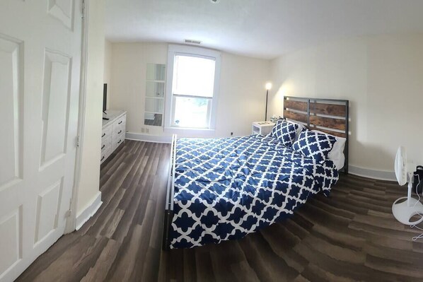 5 bedrooms, iron/ironing board, free WiFi, bed sheets