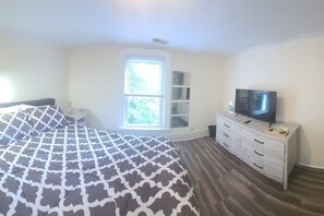 5 bedrooms, iron/ironing board, free WiFi, bed sheets - The Dragon's Den 5 bedroom house 1 mile to Main St (Tazewell)