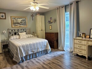4 bedrooms, iron/ironing board, free WiFi, bed sheets