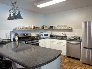 電子レンジ、オーブン、コンロ、食器洗い機