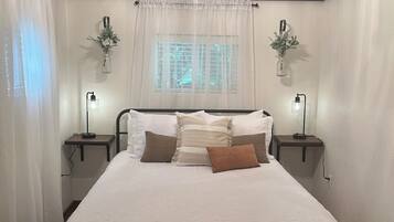 2 habitaciones, tabla de planchar con plancha y cuna de viaje