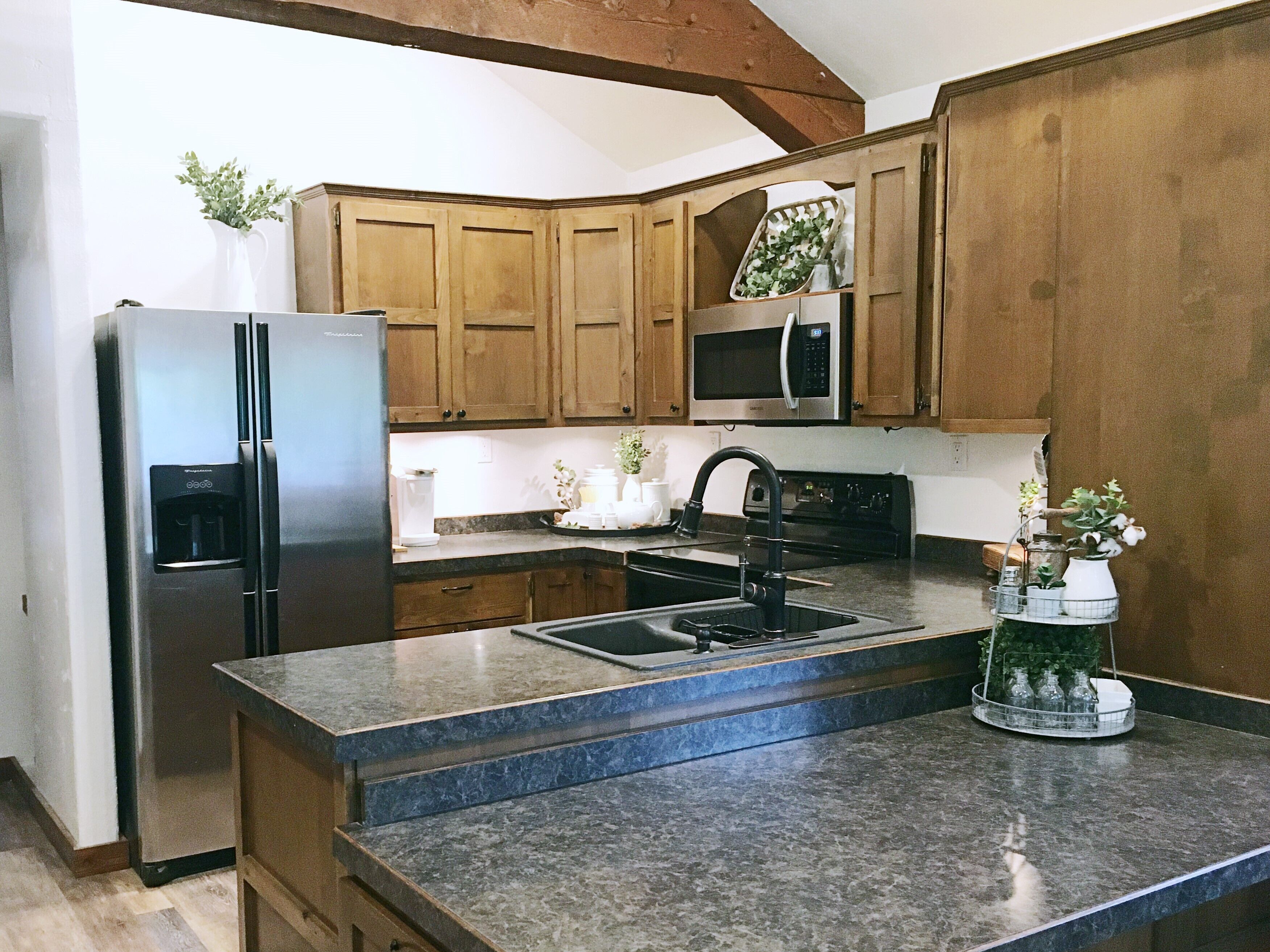 Refrigerador, microondas, horno y parrilla de estufa 