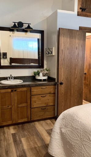 2 bedrooms, iron/ironing board, travel cot, free WiFi