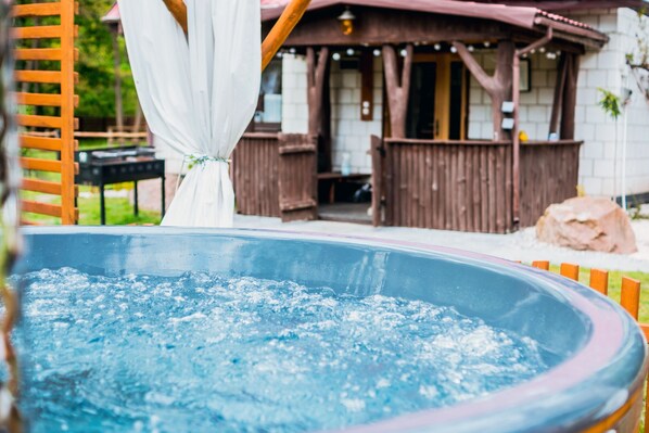 Bain à remous extérieur