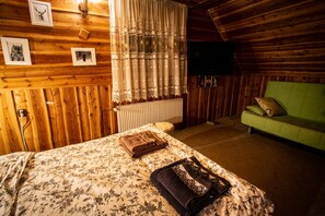 3 chambres, coffres-forts dans les chambres, Wi-Fi, draps fournis