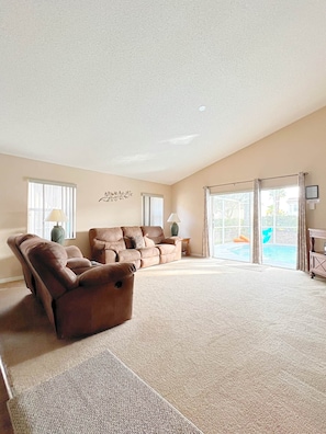 TV - Lake Davenport Magic – 4BR Pool Home near Disney (Polk County)