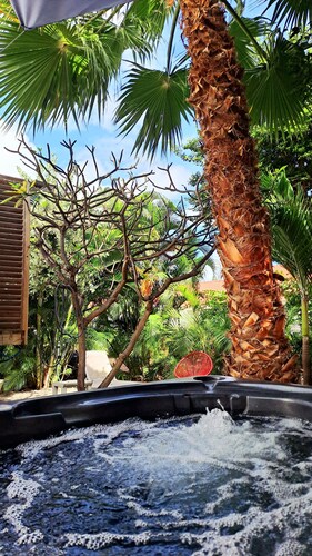 Orient Bay, superb one Bedroom with private Jacuzzi